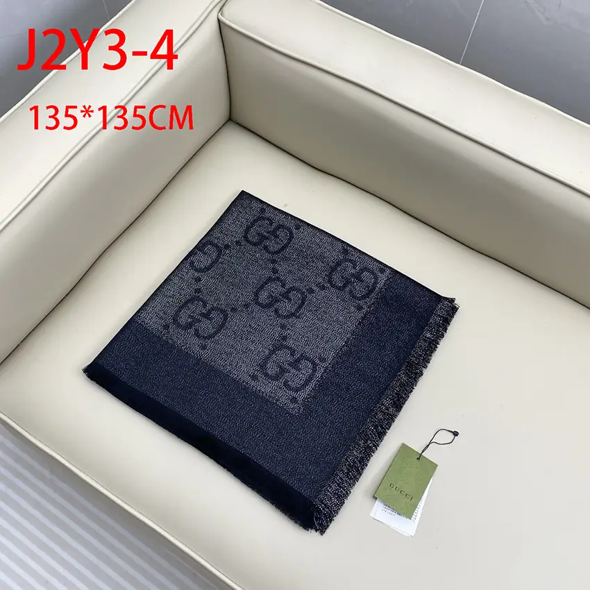 J2Y3 Gucci metallic jacquard shawl 45$ gallery