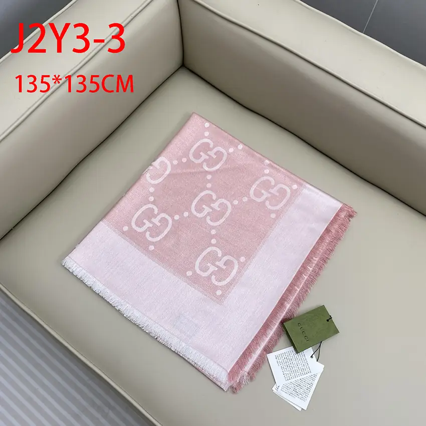 J2Y3 Gucci metallic jacquard shawl 45$ gallery