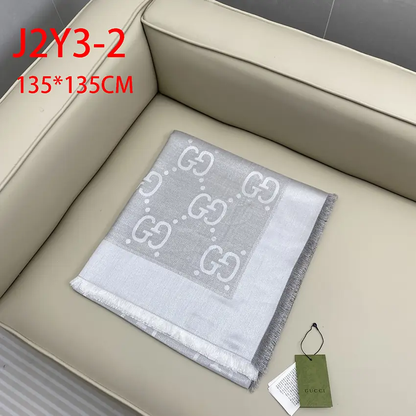 J2Y3 Gucci metallic jacquard shawl 45$ gallery