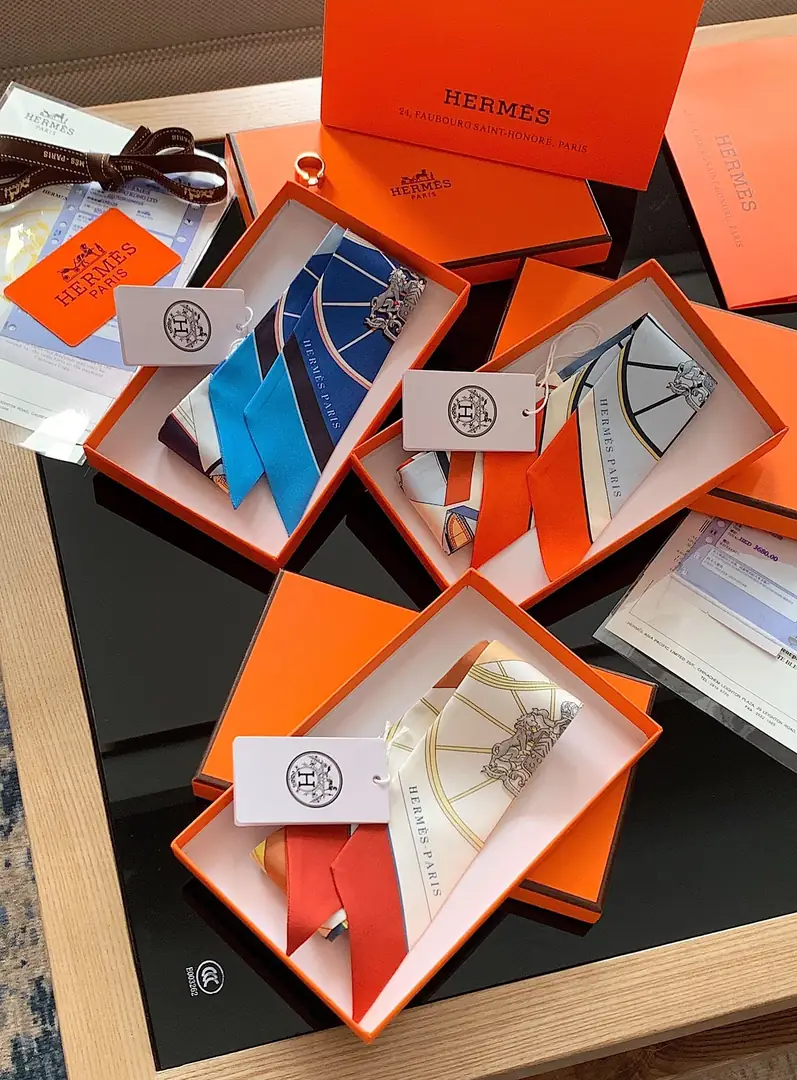 J2Y6 Hermès 6x110CM double-sided ribbon 23.5$ gallery