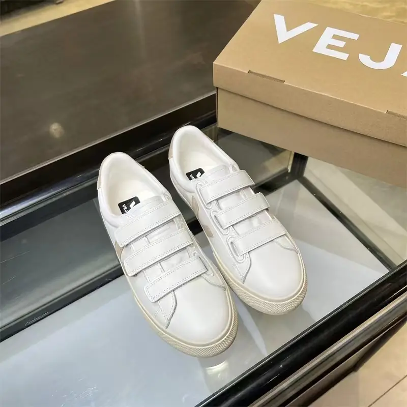 KK112 VEJA classic white shoes V 75$ gallery