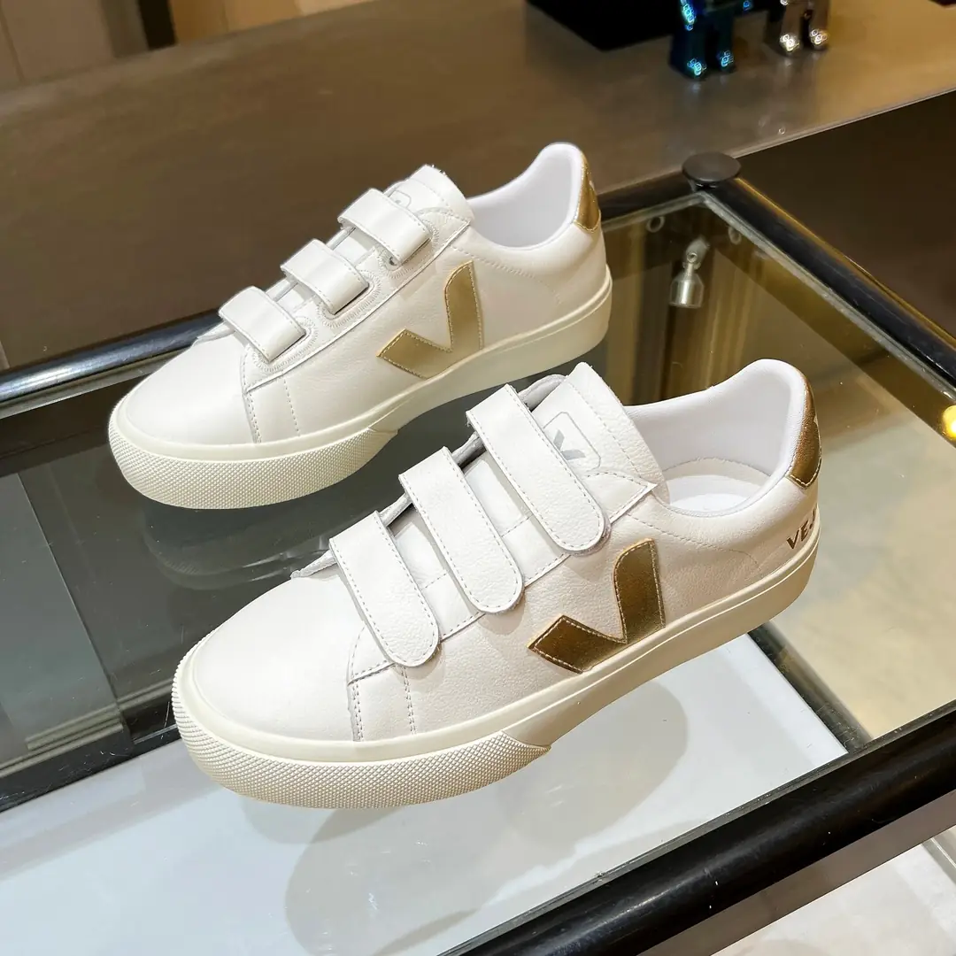 KK112 VEJA classic white shoes V 75$ gallery