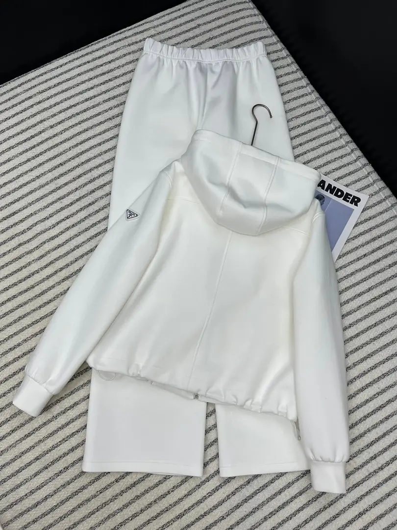 LC23 Prada wool zip-up jacket 75$ gallery