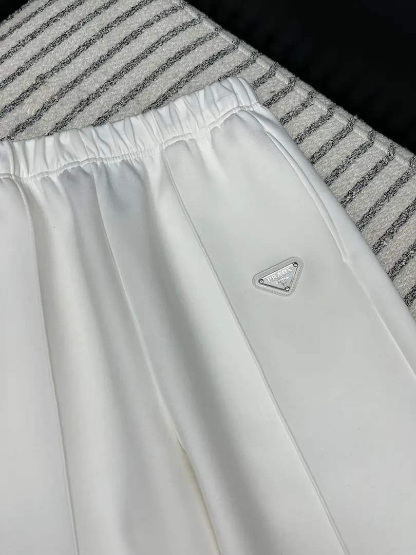 LC23 Prada wool zip-up jacket 75$ gallery