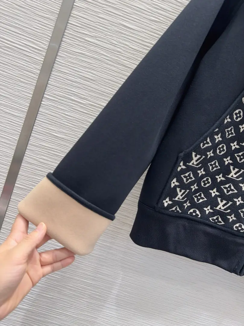 LV02 Louis Vuitto2025FW latest fashion jacket 68$ gallery