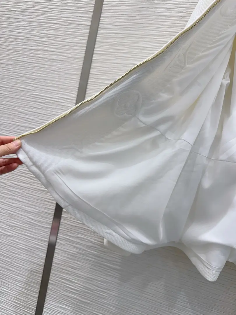 LV03 Louis Vuitton  new waist hooded suit 73$ gallery