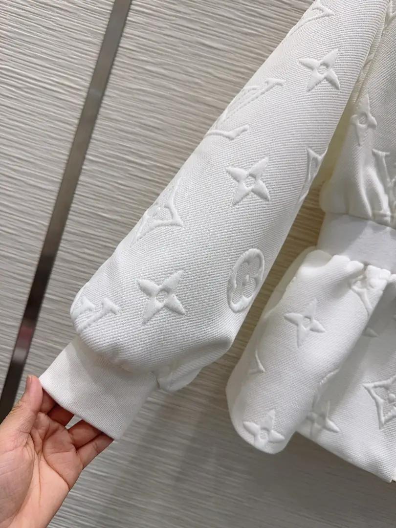 LV03 Louis Vuitton  new waist hooded suit 73$ gallery