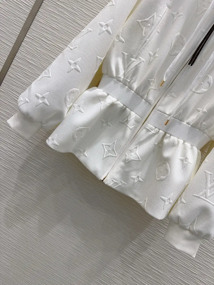 LV03 Louis Vuitton  new waist hooded suit 73$ gallery