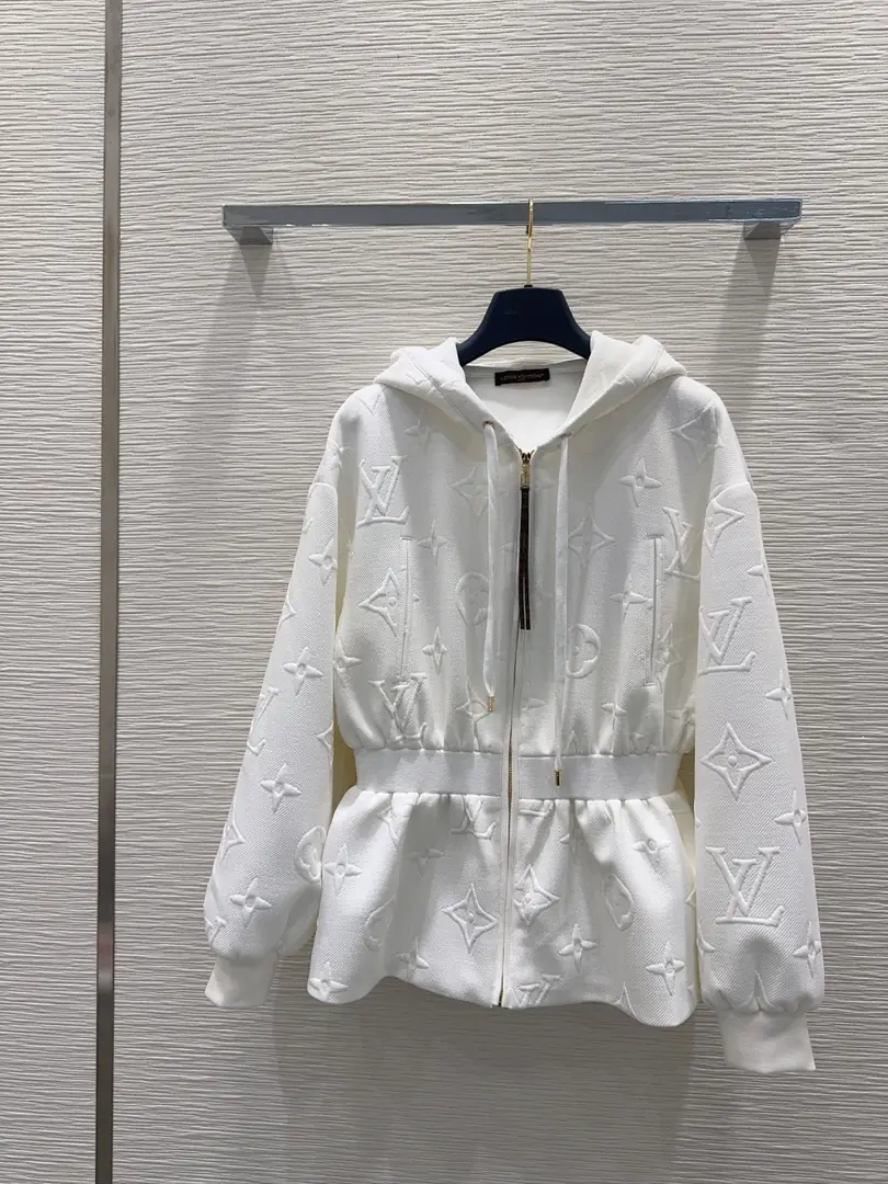 LV03 Louis Vuitton  new waist hooded suit 73$ gallery