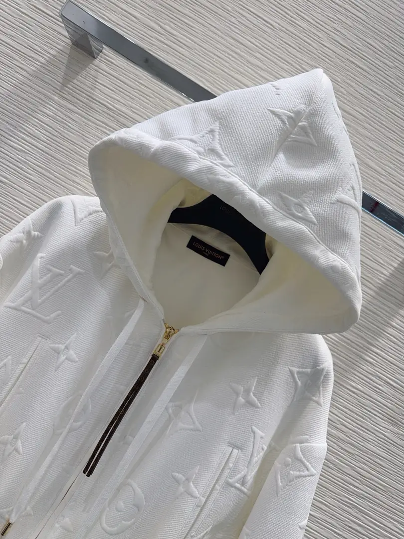 LV03 Louis Vuitton  new waist hooded suit 73$ gallery