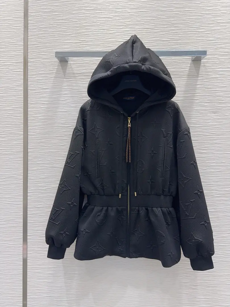 LV03 Louis Vuitton  new waist hooded suit 73$ gallery