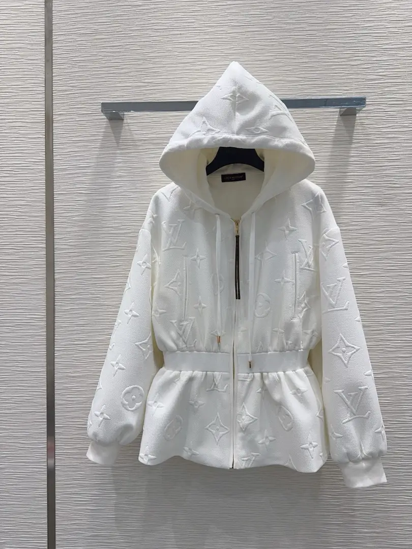 LV03 Louis Vuitton  new waist hooded suit 73$ gallery