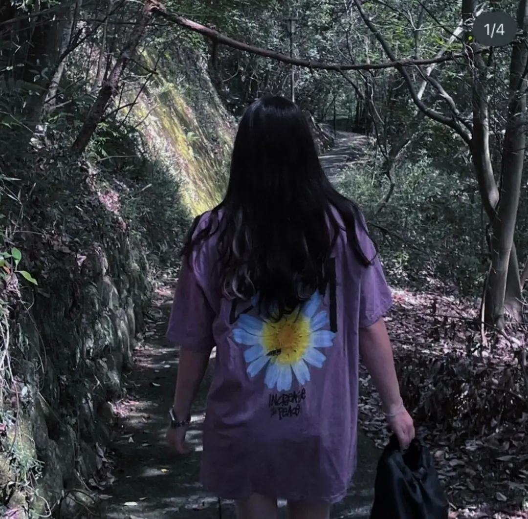 Q8V8 STUSSY short-sleeved T-shirt 35$ gallery