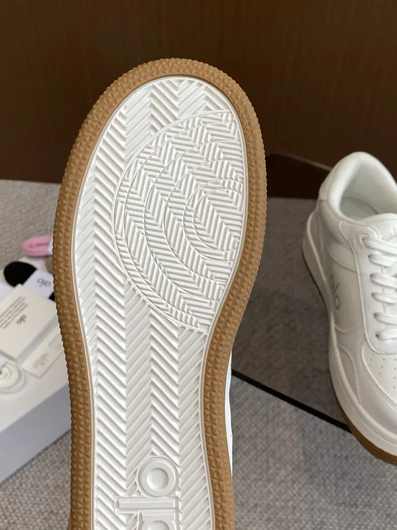 QWY alo color matching white shoes  54$ gallery