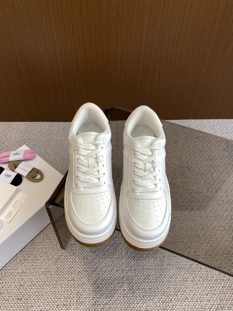 QWY alo color matching white shoes  54$ gallery