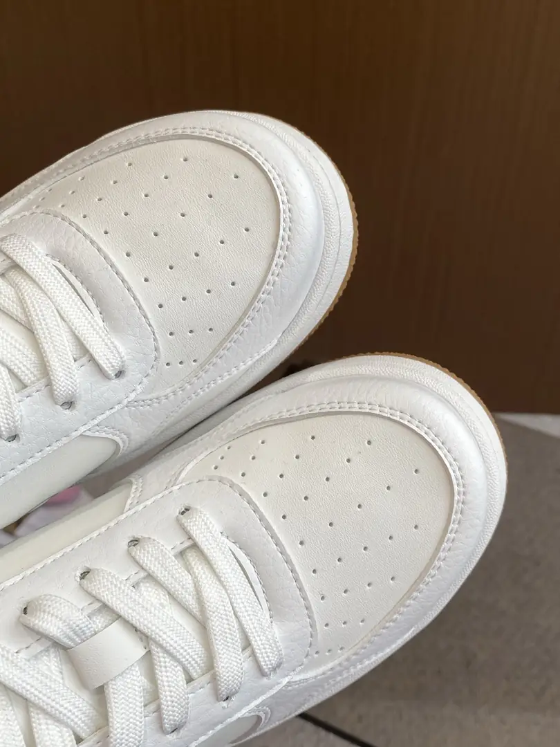 QWY alo color matching white shoes  54$ gallery