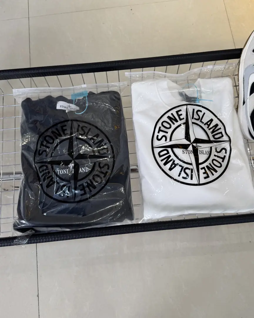 R1F10 Stone Island 25ss back disc letter sweatshirt 52$ gallery