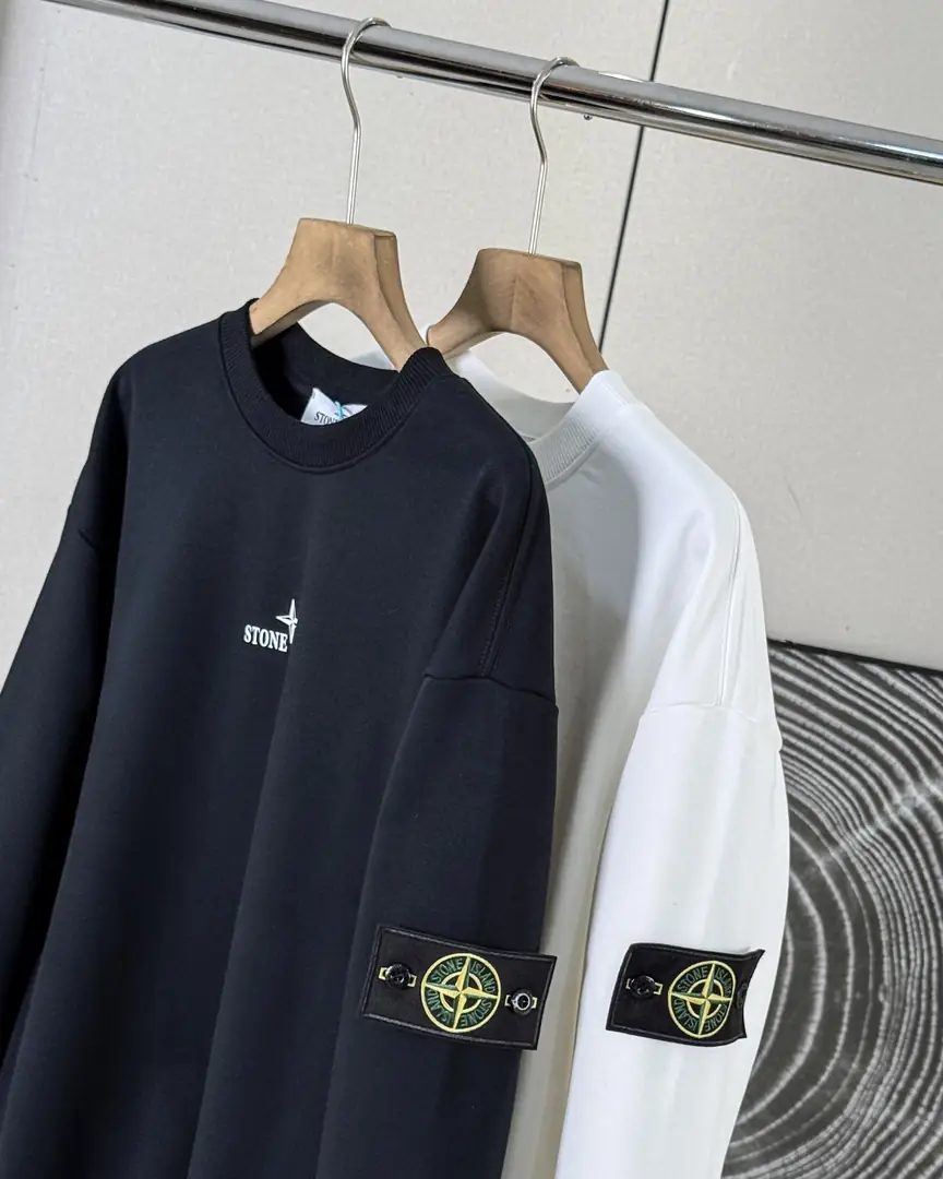 R1F10 Stone Island 25ss back disc letter sweatshirt 52$ gallery