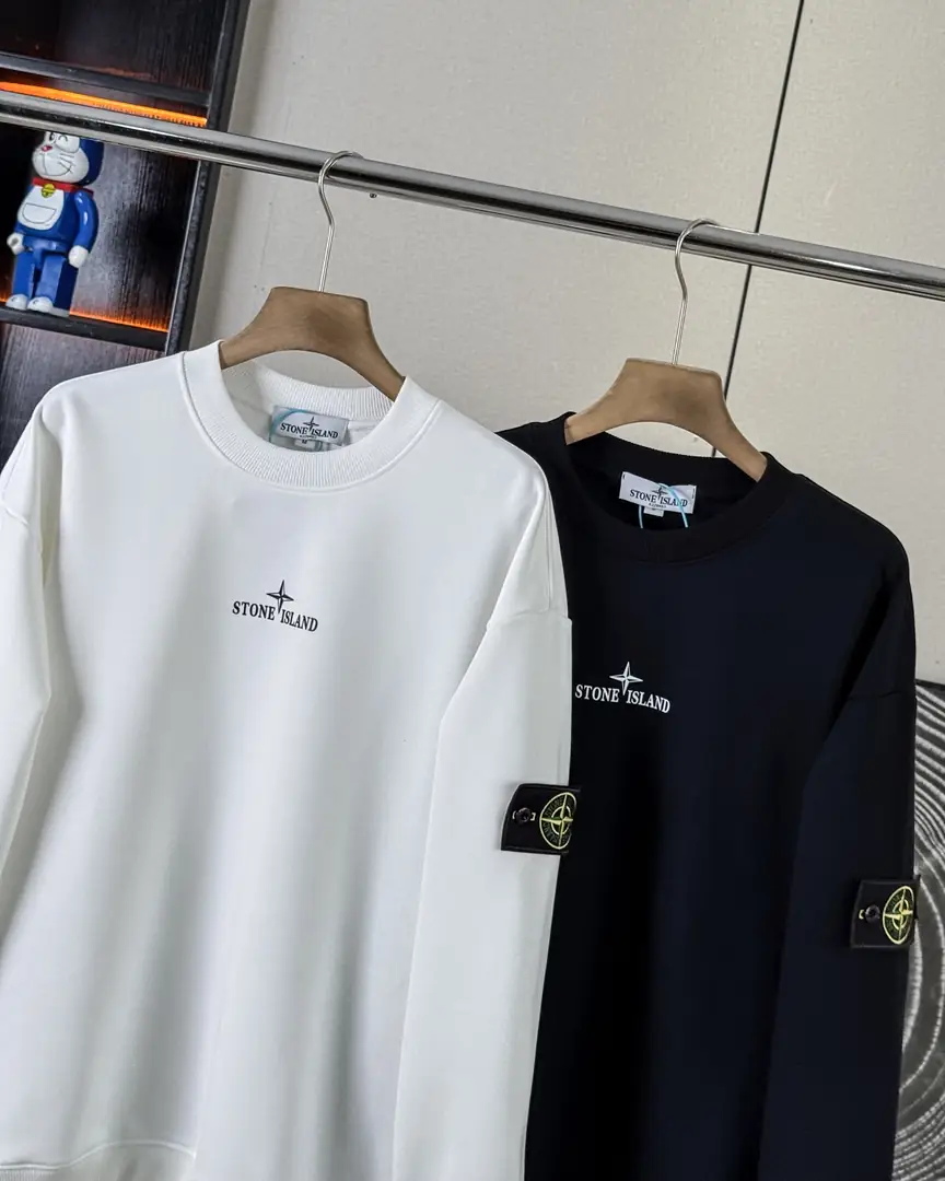 R1F10 Stone Island 25ss back disc letter sweatshirt 52$ gallery