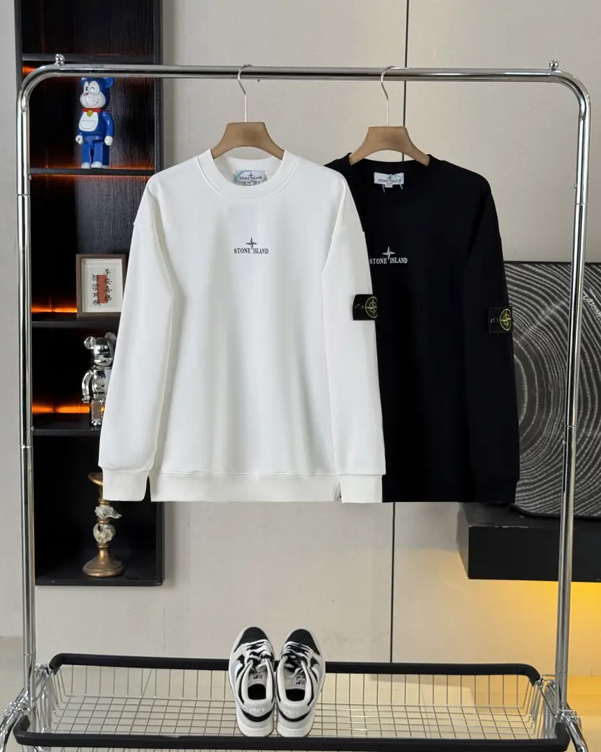 R1F10 Stone Island 25ss back disc letter sweatshirt 52$ gallery