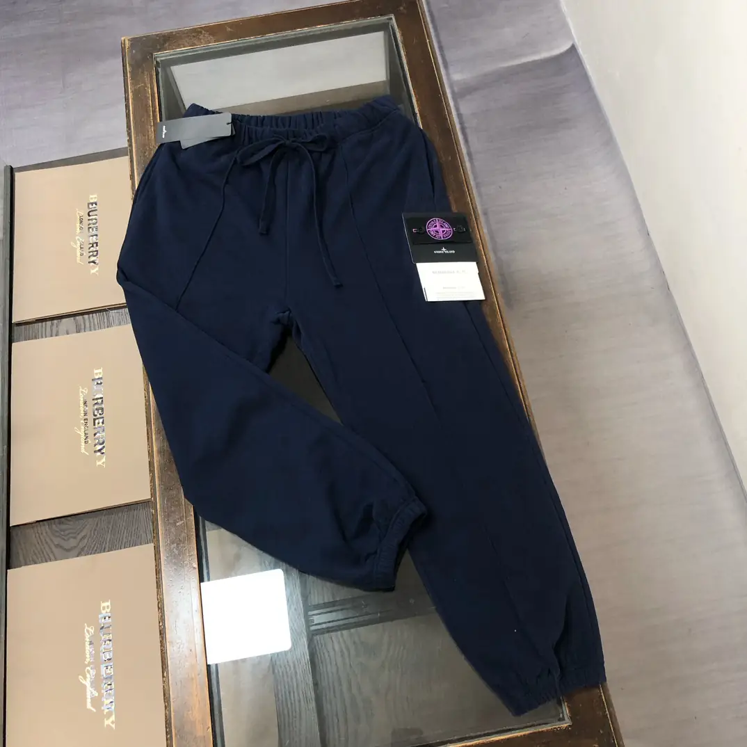 R1F12 STONE ISLAND hooded sweatshirt  55$ gallery