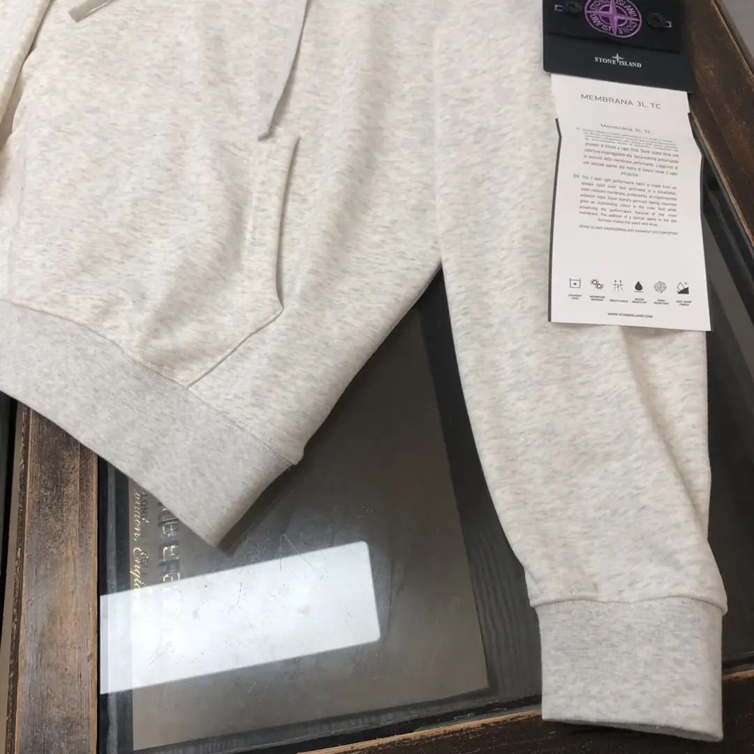 R1F12 STONE ISLAND hooded sweatshirt  55$ gallery