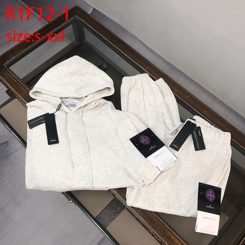 R1F12 STONE ISLAND hooded sweatshirt  55$ gallery