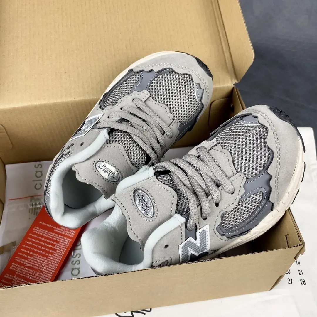 RR01 NB2002  Children's shoes  41$ gallery