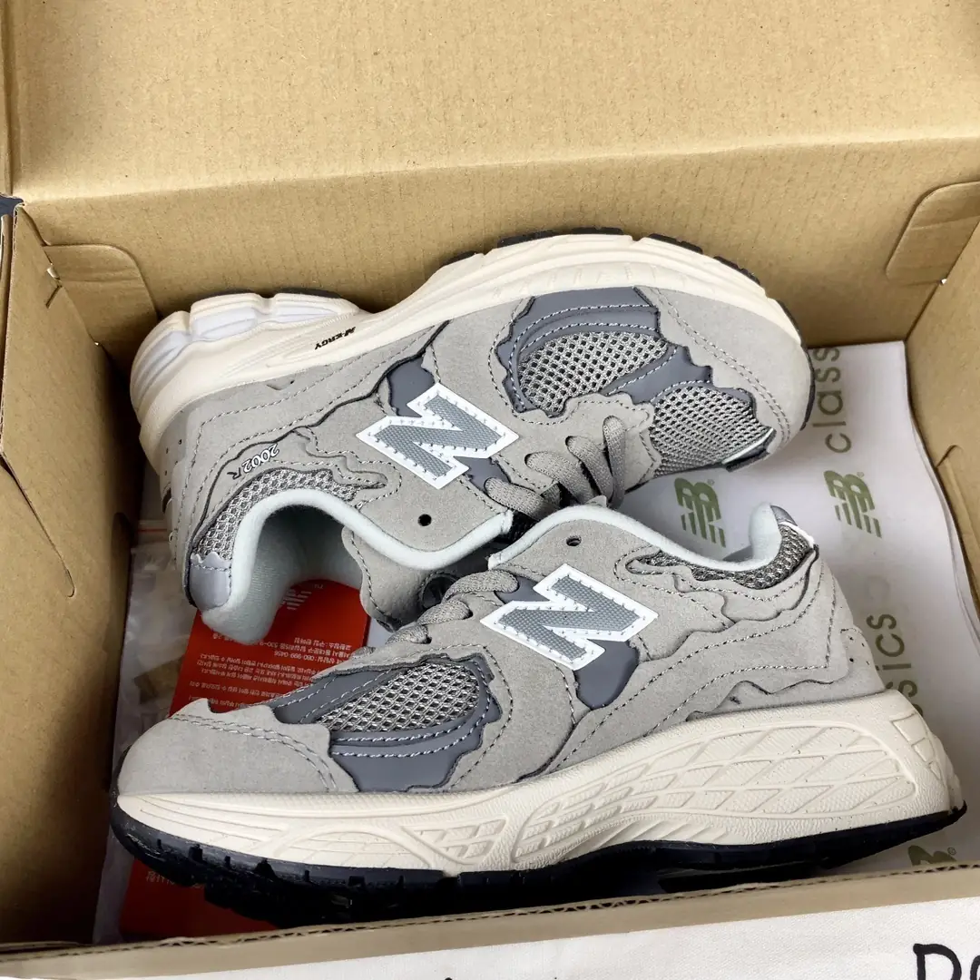 RR01 NB2002  Children's shoes  41$ gallery