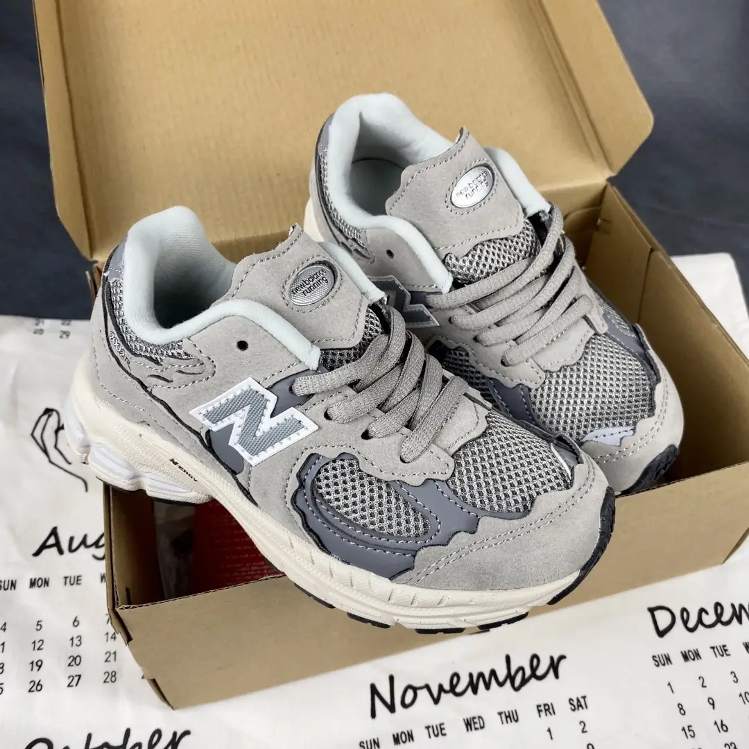 RR01 NB2002  Children's shoes  41$ gallery