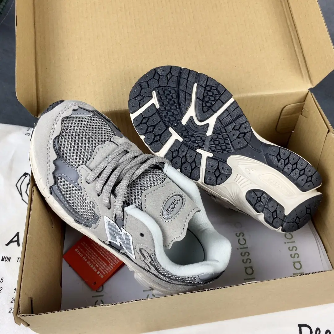 RR01 NB2002  Children's shoes  41$ gallery