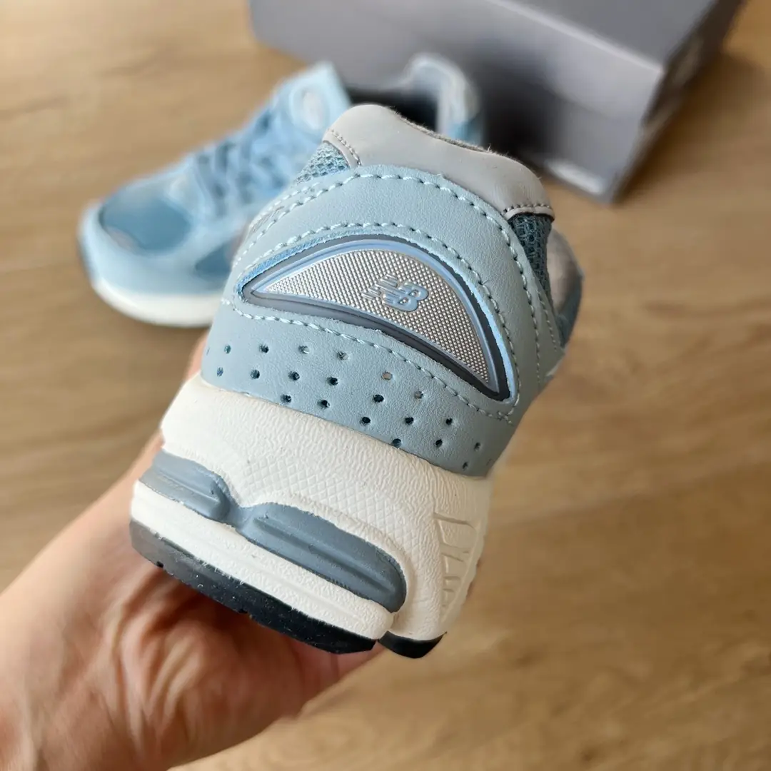 RR01 NB2002  Children's shoes  41$ gallery