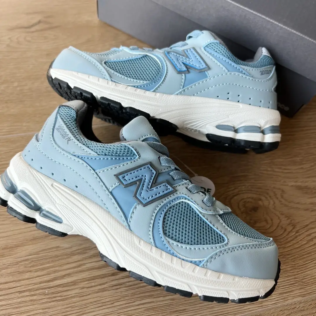 RR01 NB2002  Children's shoes  41$ gallery