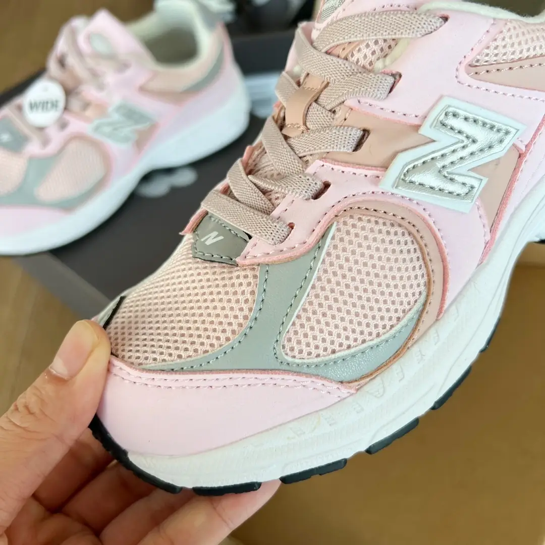 RR01 NB2002  Children's shoes  41$ gallery