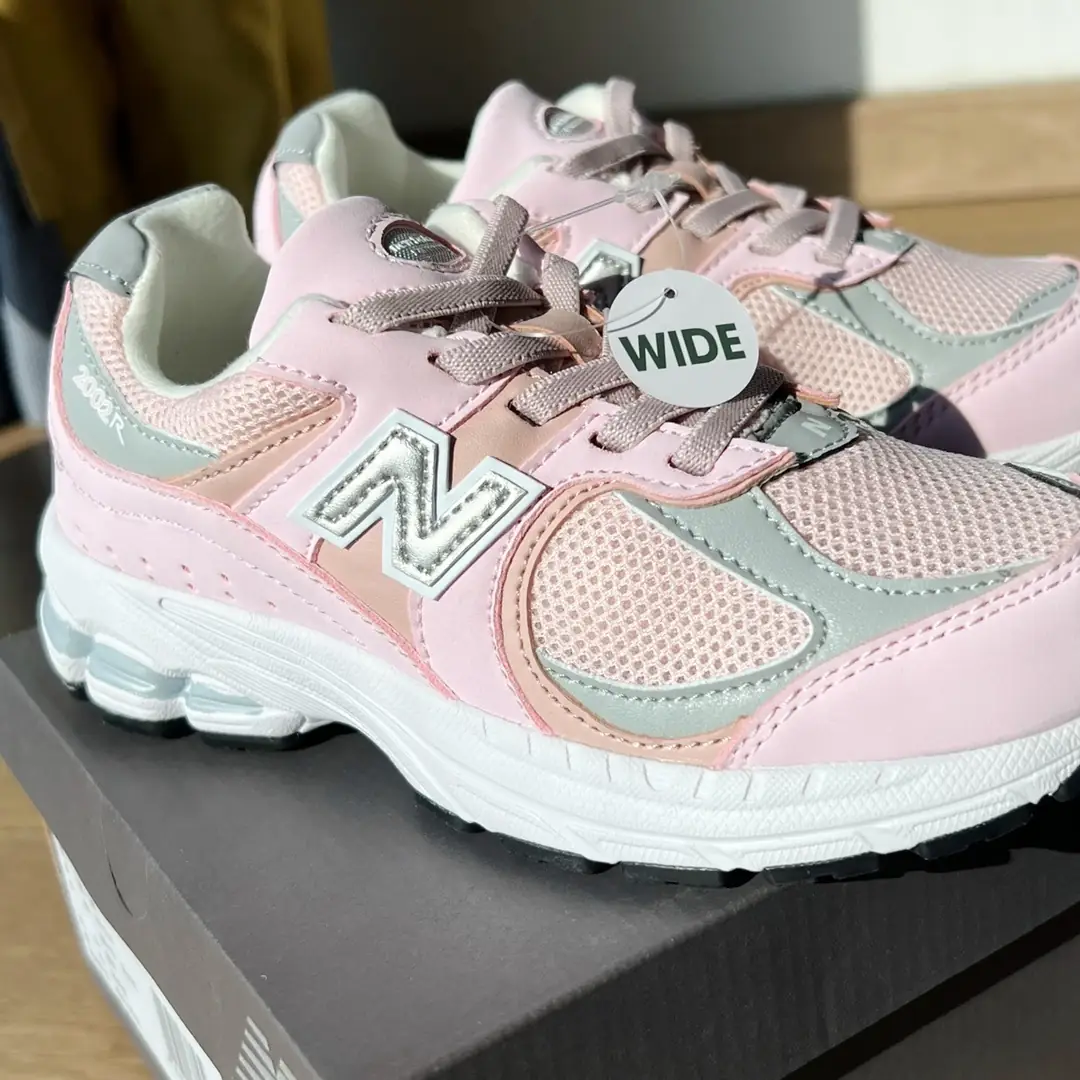 RR01 NB2002  Children's shoes  41$ gallery