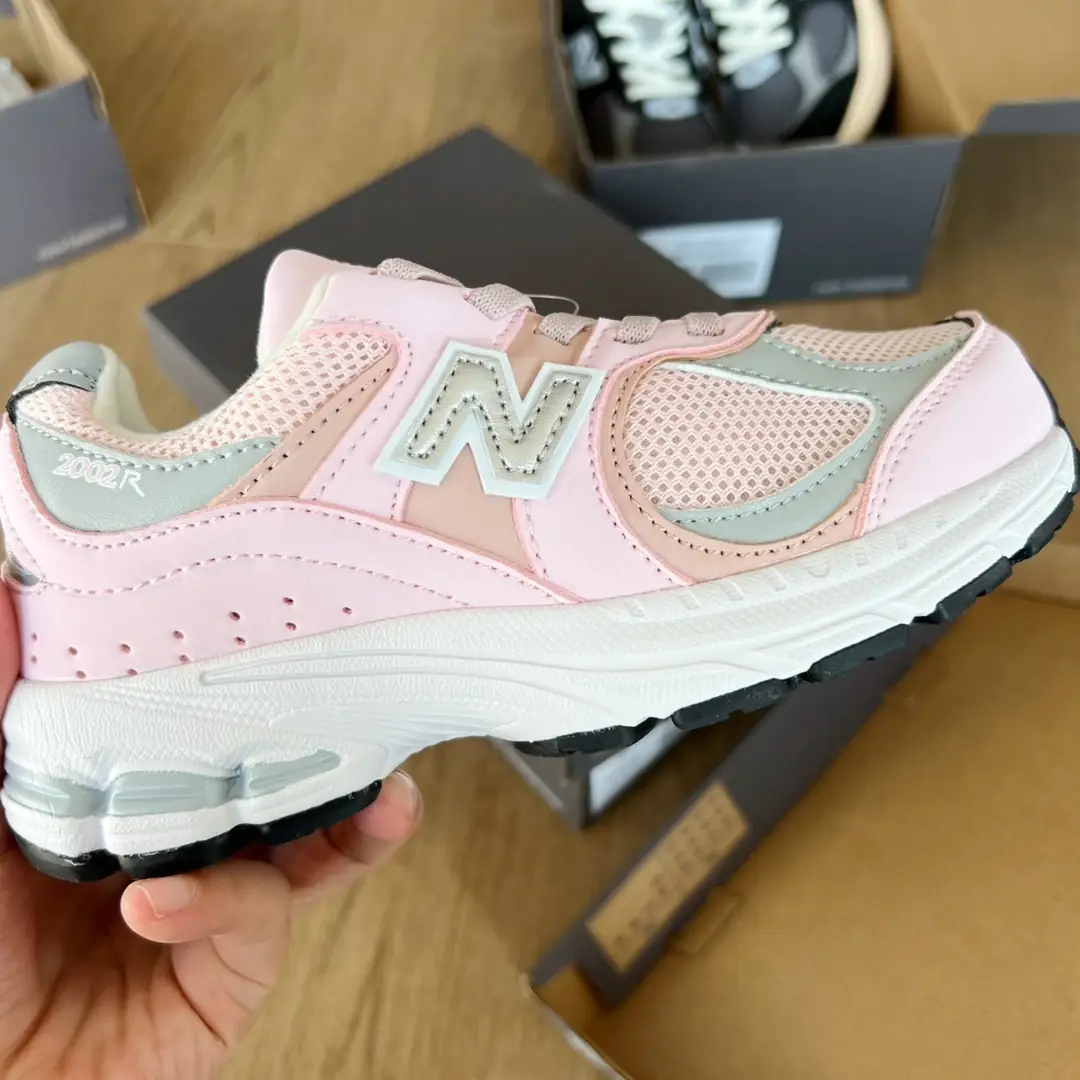 RR01 NB2002  Children's shoes  41$ gallery