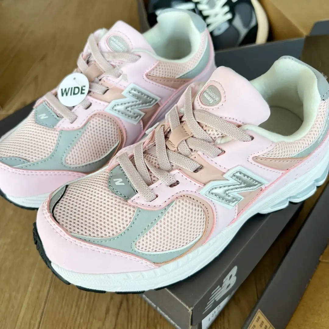 RR01 NB2002  Children's shoes  41$ gallery