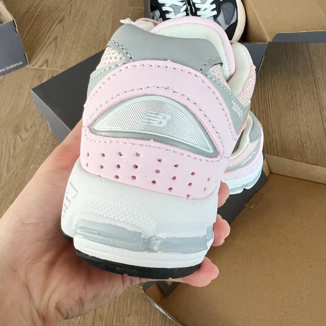 RR01 NB2002  Children's shoes  41$ gallery