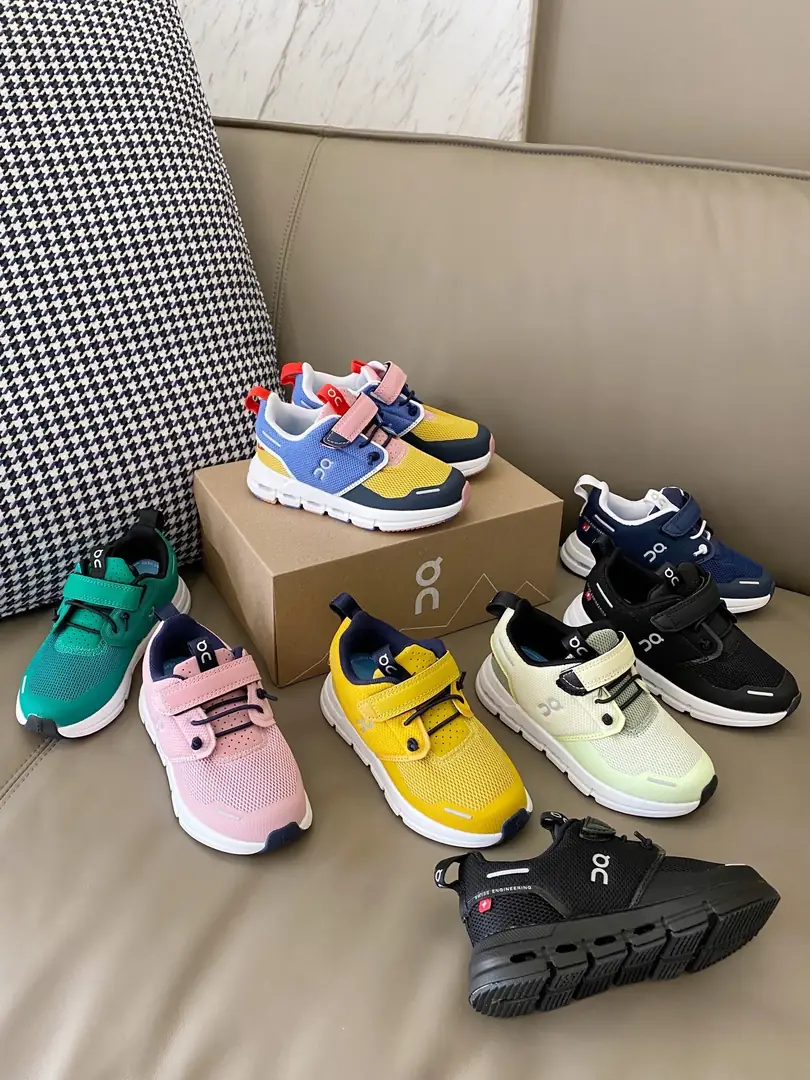 RR12 Angpao children's shoes 41$ gallery