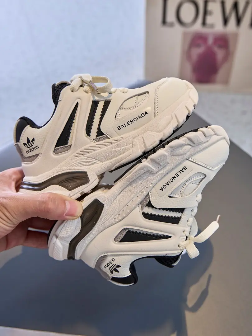 RR17 Adidas co-branded children's shoes 43$ gallery