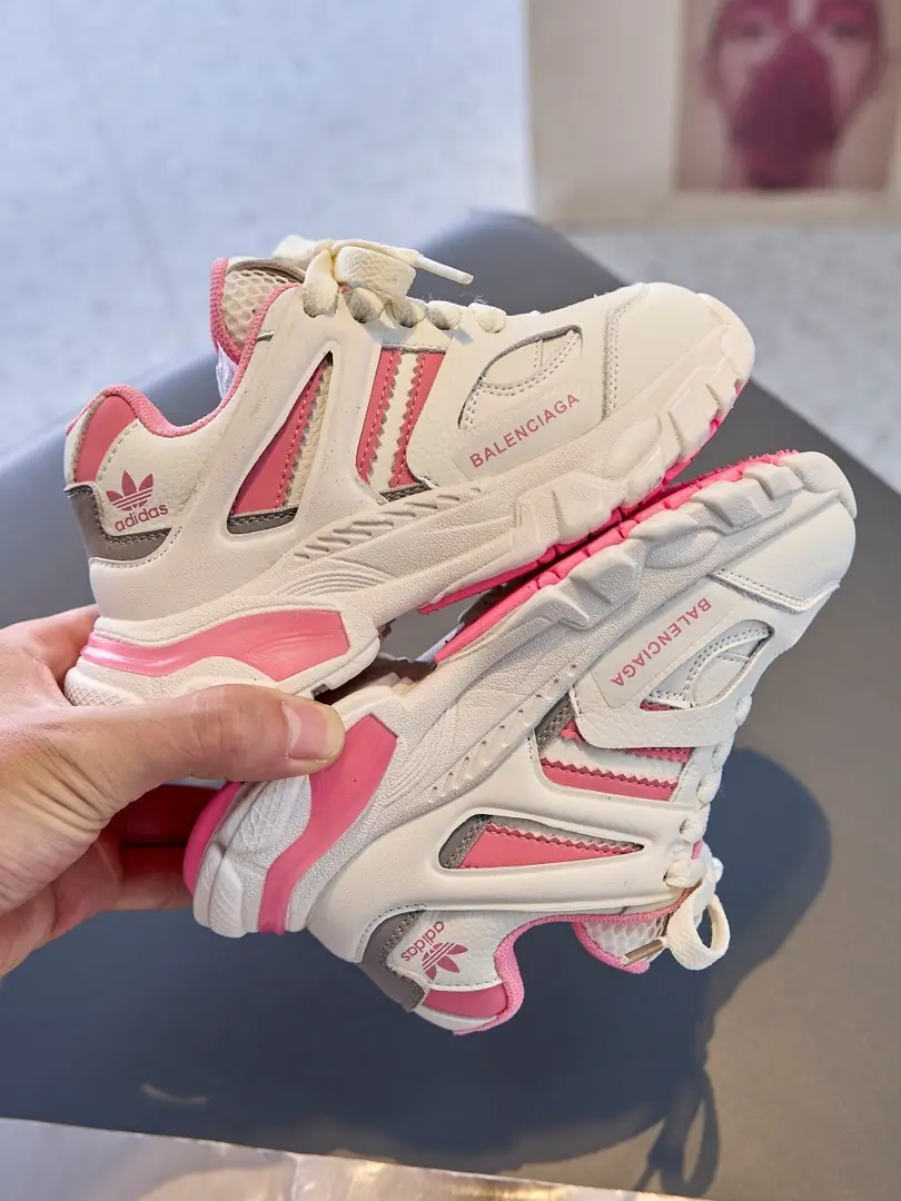 RR17 Adidas co-branded children's shoes 43$ gallery