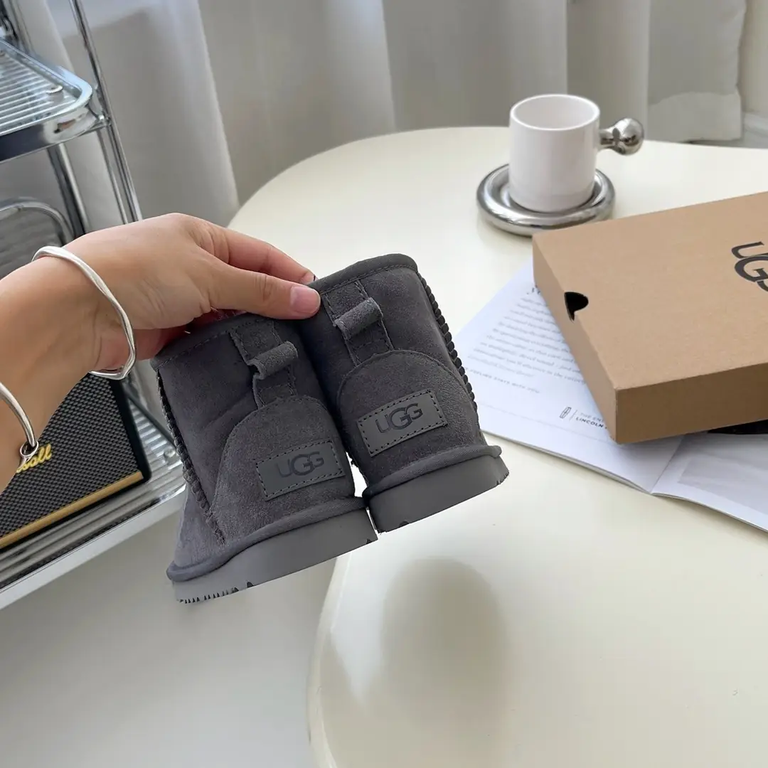 RR22 UGG Kids Snow Boots 43$ gallery