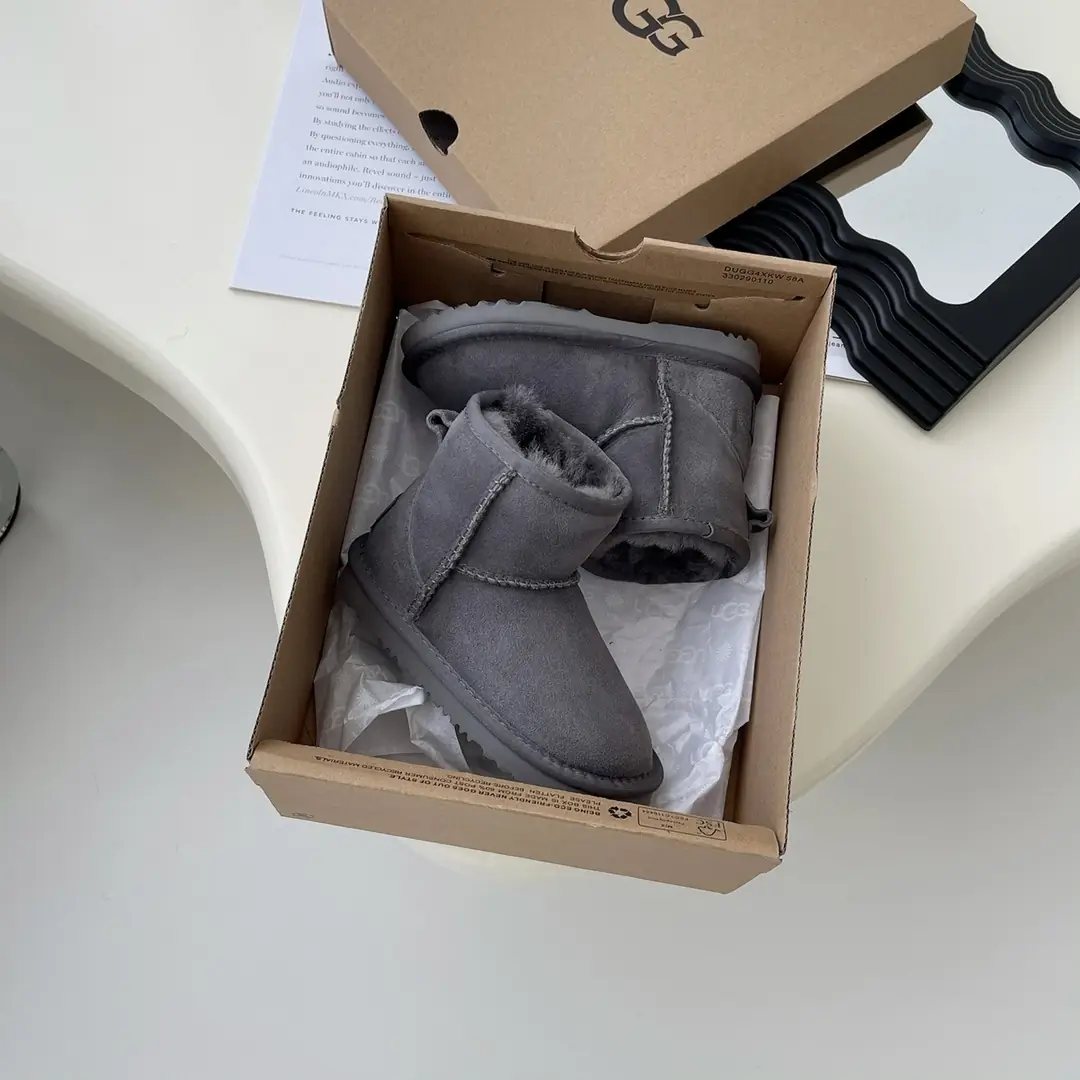 RR22 UGG Kids Snow Boots 43$ gallery