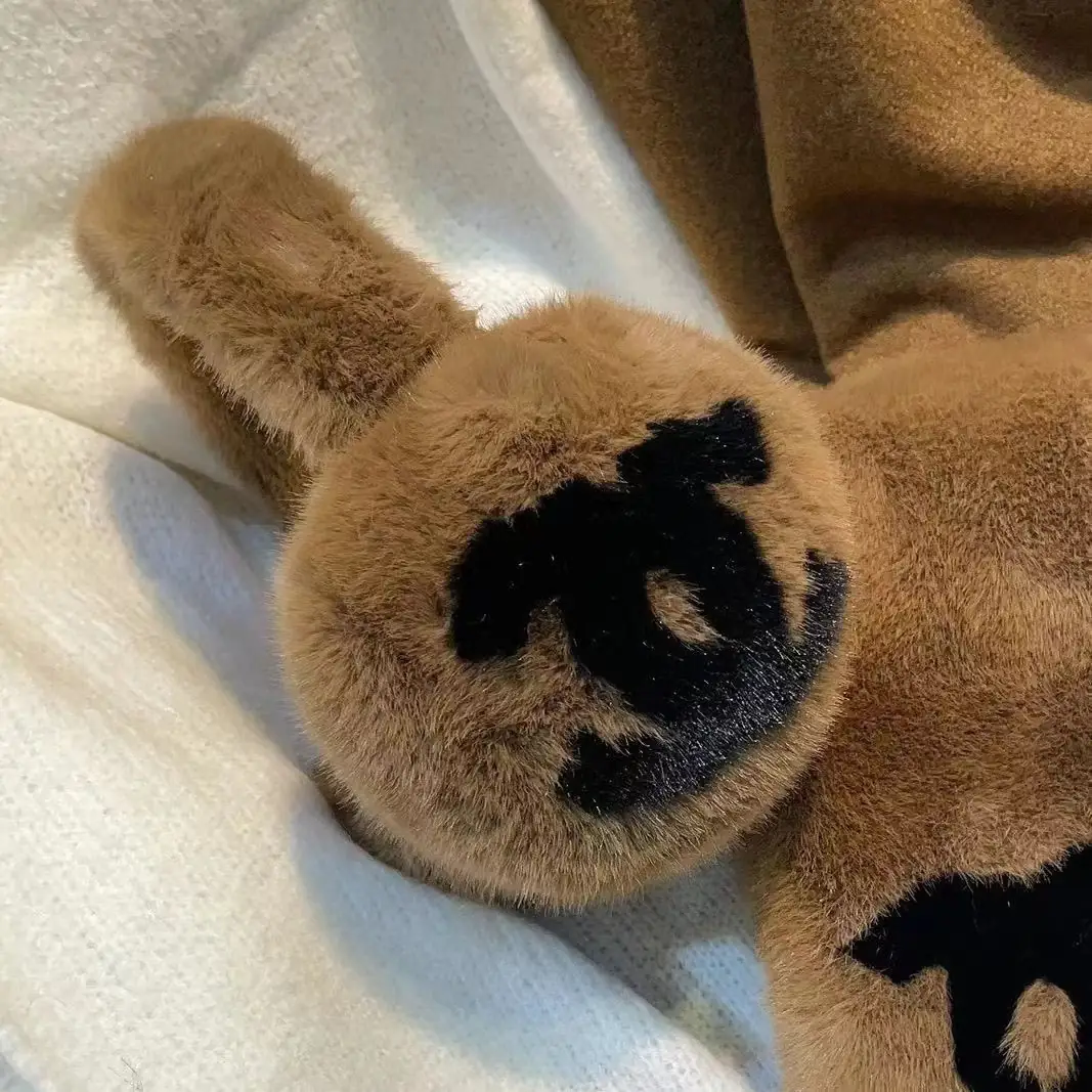 TV09 Chanel earmuffs 30$ gallery