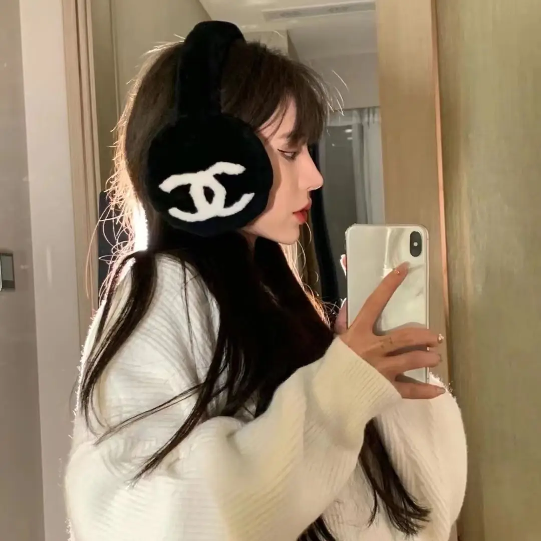 TV09 Chanel earmuffs 30$ gallery