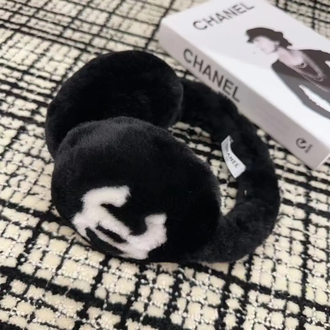 TV09 Chanel earmuffs 30$ gallery