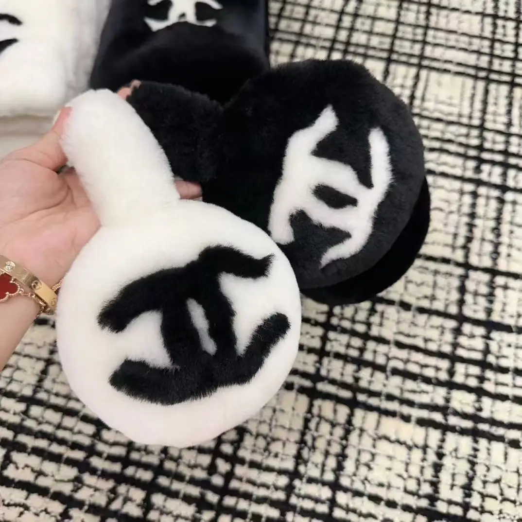 TV09 Chanel earmuffs 30$ gallery