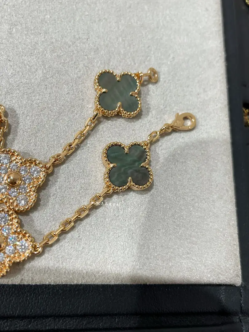 TV15 Van Cleef & Arpels Four-Leaf Clover Five-Flower Bracelet 30$ gallery