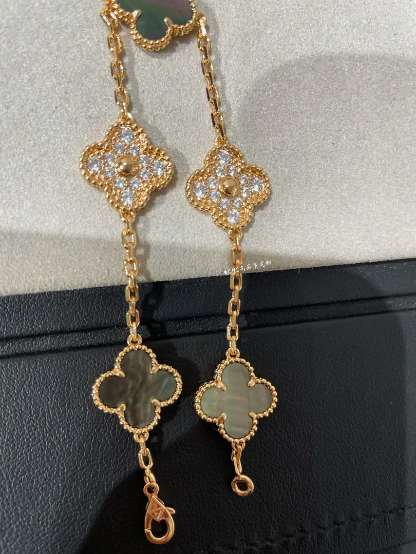 TV15 Van Cleef & Arpels Four-Leaf Clover Five-Flower Bracelet 30$ gallery