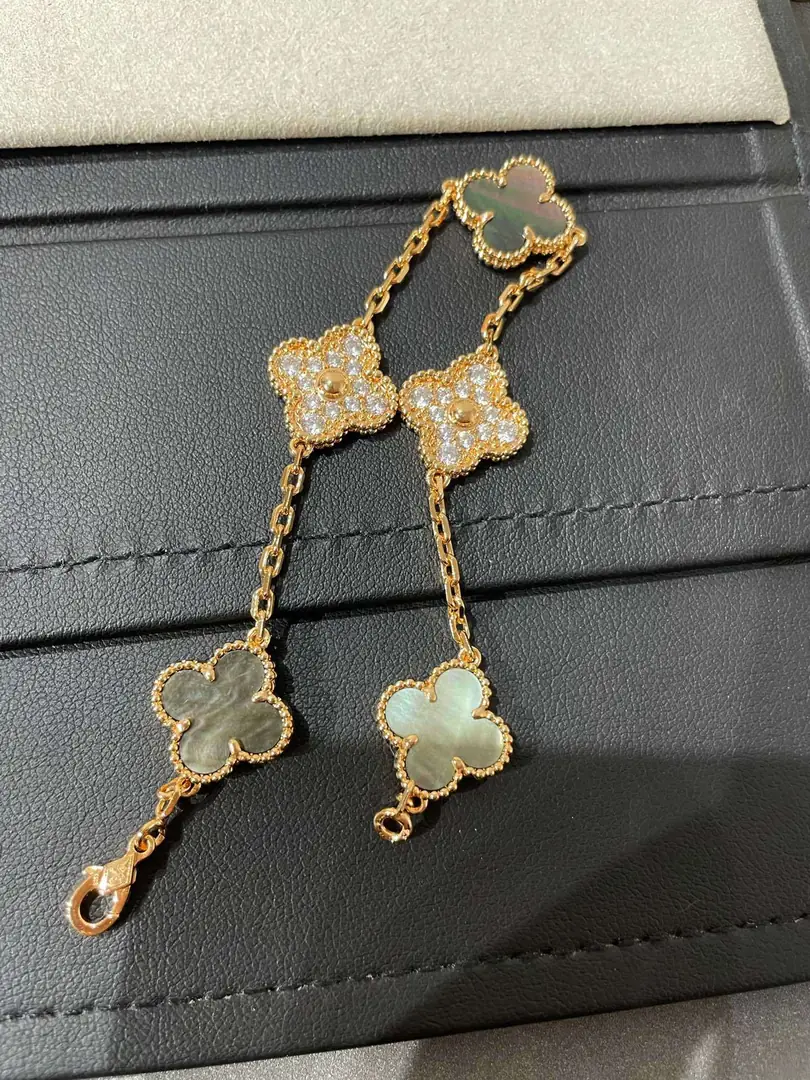 TV15 Van Cleef & Arpels Four-Leaf Clover Five-Flower Bracelet 30$ gallery